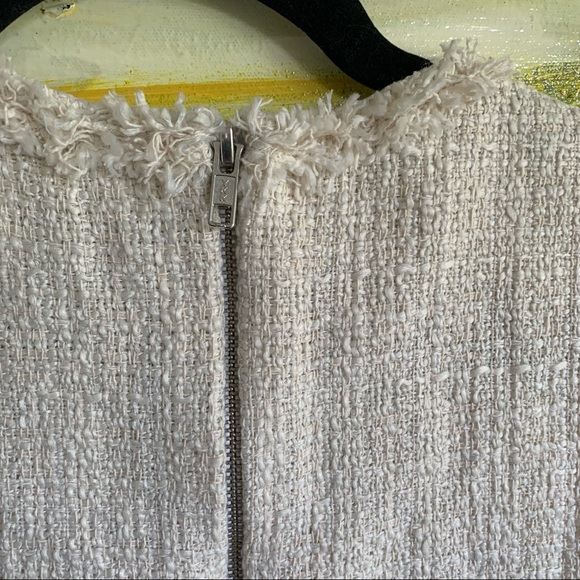 White sleeveless blouse with silver beads. Zipper on back. - Picture 4 of 8